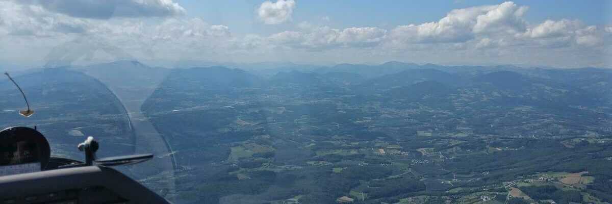 Flugwegposition um 13:32:04: Aufgenommen in der Nähe von Pischelsdorf in der Steiermark, 8212, Österreich in 1334 Meter